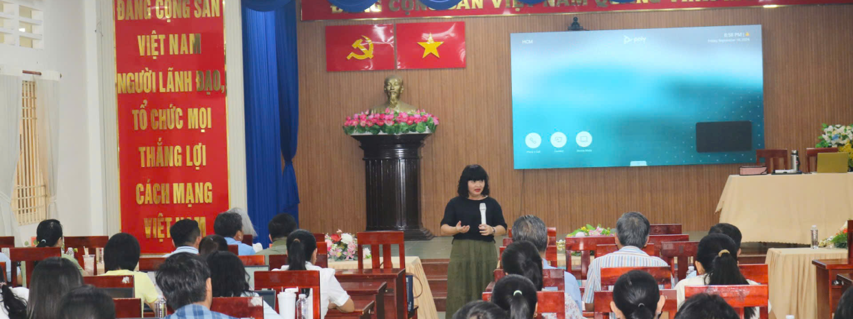 Khai giảng lớp bồi dưỡng chuyên sâu kỹ năng soạn thảo văn bản và ứng dụng trí tuệ nhân tạo (AI) trong công tác văn phòng tại xã Phú Hòa Đông, TP. Hồ Chí Minh
