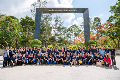 PHÂN HIỆU HỌC VIỆN HÀNH CHÍNH VÀ QUẢN TRỊ CÔNG TẠI TP. HỒ CHÍ MINH DÂNG HƯƠNG TƯỞNG NIỆM CÁC ANH HÙNG LIỆT SĨ TẠI NGHĨA TRANG HÀNG DƯƠNG, CÔN ĐẢO