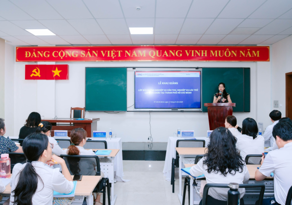 KHAI GIẢNG LỚP BỒI DƯỠNG NGHIỆP VỤ VĂN THƯ, NGHIỆP VỤ LƯU TRỮ - LỚP 1
