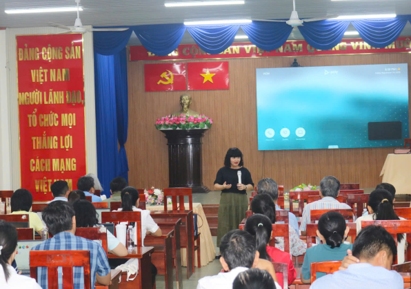 Khai giảng lớp bồi dưỡng chuyên sâu kỹ năng soạn thảo văn bản và ứng dụng trí tuệ nhân tạo (AI) trong công tác văn phòng tại xã Phú Hòa Đông, TP. Hồ Chí Minh