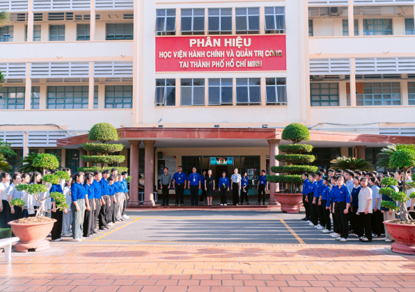LỄ CHÀO CỜ ĐẦU NĂM HỌC TẠI PHÂN HIỆU HỌC VIỆN HÀNH CHÍNH VÀ QUẢN TRỊ CÔNG TẠI THÀNH PHỐ HỒ CHÍ MINH